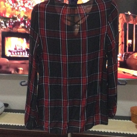 EUC Gray and Red Plaid Top (M) - Picture 3 of 9
